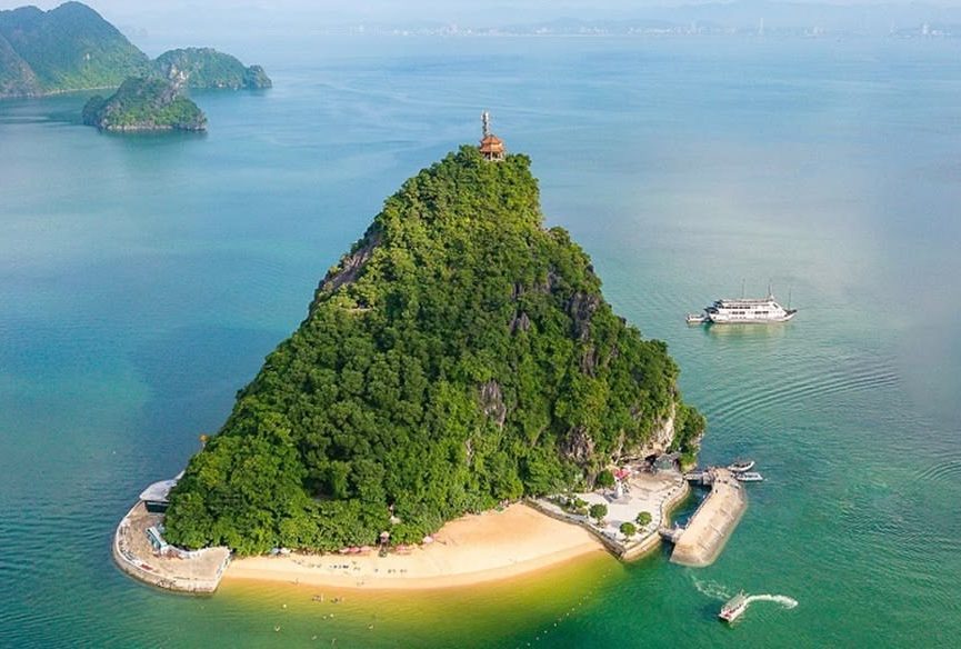 Sail Through Ha Long Bay 3