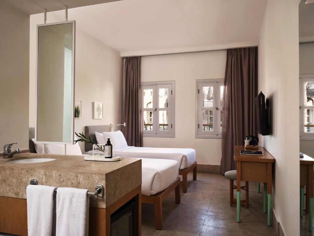 Captain's Inn Hotel 2